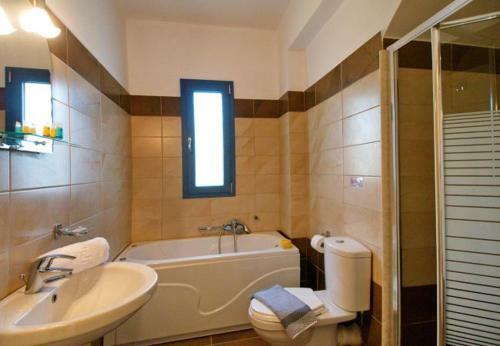 Villa In Kleismata Sleeps 7 Includes Swimming Pool And Air Con 3