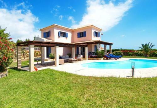 Villa In Kleismata Sleeps 7 Includes Swimming Pool And Air Con 3