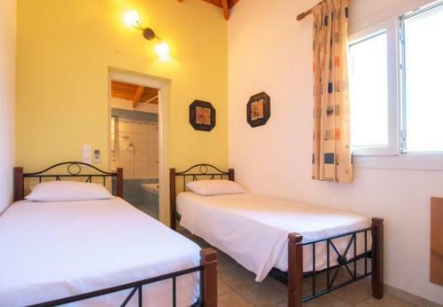 Villa In Kleismata Sleeps 5 With Pool And Air Con