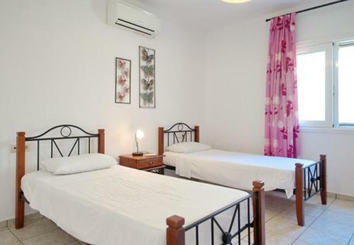 Villa In Kleismata Sleeps 7 Includes Swimming Pool And Air Con 2