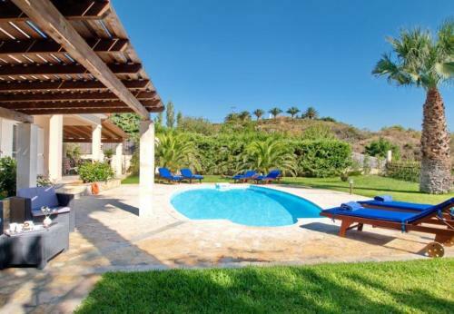 Villa In Kleismata Sleeps 7 Includes Swimming Pool And Air Con 6