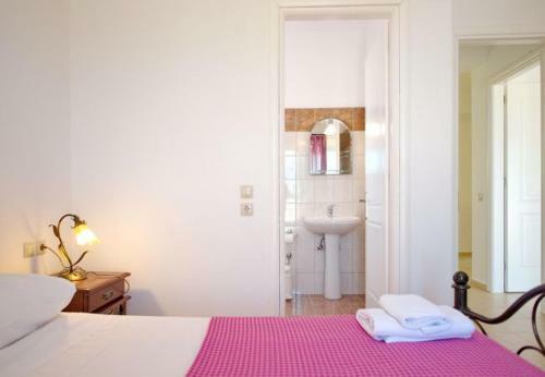 Villa In Kleismata Sleeps 7 Includes Swimming Pool And Air Con 6