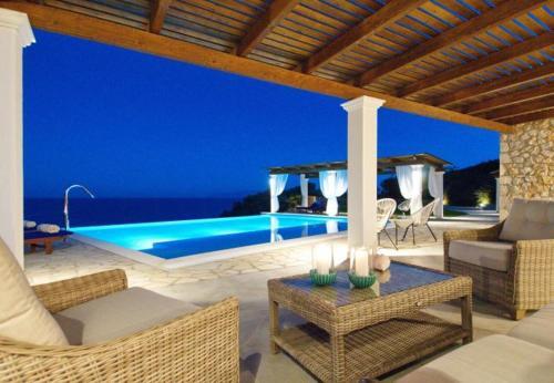Villa In Kleismata Sleeps 6 With Pool And Air Con
