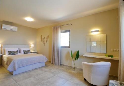Villa In Kleismata Sleeps 6 With Pool And Air Con