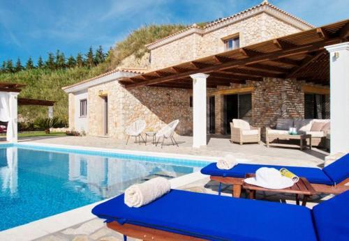 Villa In Kleismata Sleeps 6 With Pool And Air Con