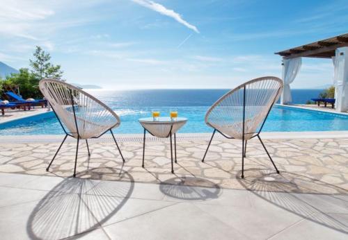 Villa In Kleismata Sleeps 6 With Pool And Air Con