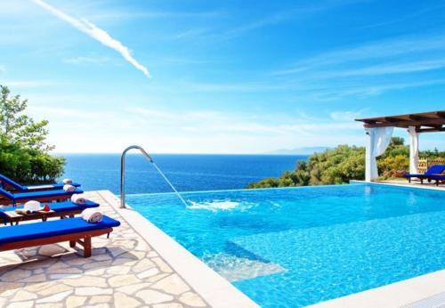 Villa In Kleismata Sleeps 6 With Pool And Air Con