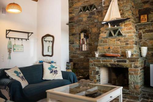 2ag252-house With A Pool In Andros