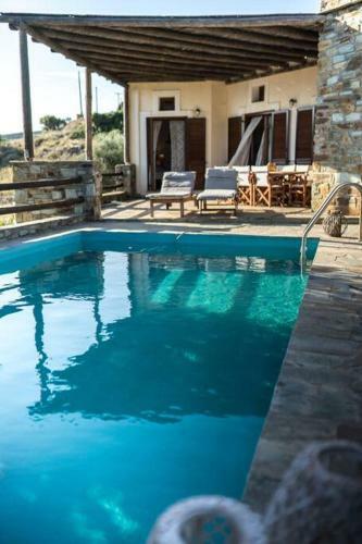 2ag252-house With A Pool In Andros