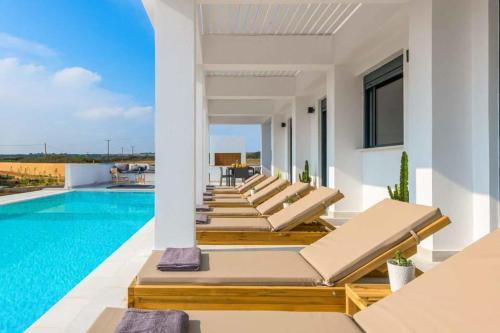 Lachania Villa Sleeps 8 With Pool And Air Con