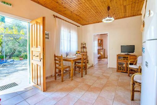 Poppy Apartment I