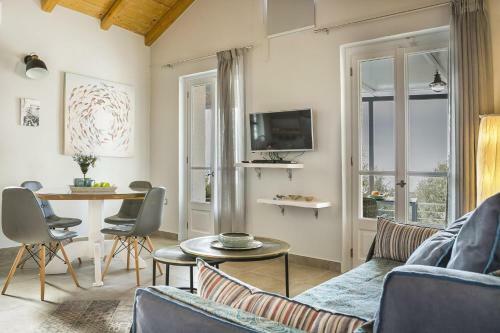 Manganos Villa Sleeps 2 Pool Air Con Wifi