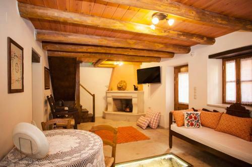 Villa Ariadne Traditional Home