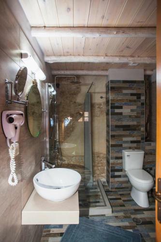 Villa Ariadne Traditional Home