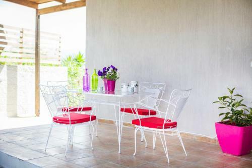 Mantzavinata Villa Sleeps 6 With Pool And Air Con