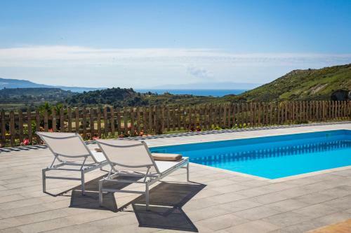 Mantzavinata Villa Sleeps 6 With Pool And Air Con