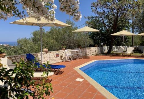 Ano Stalos Villa Sleeps 7 With Pool And Air Con