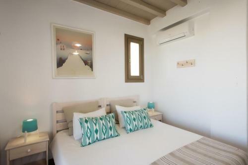 Villa Mykonos Bible 20