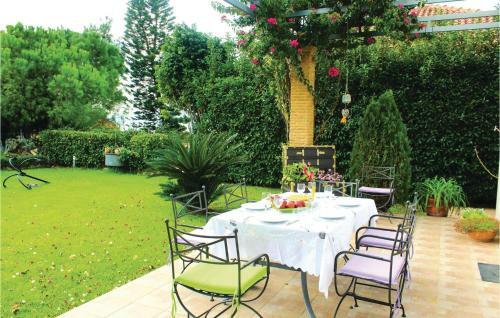 Four-bedroom Holiday Home In Mikra Mantineia