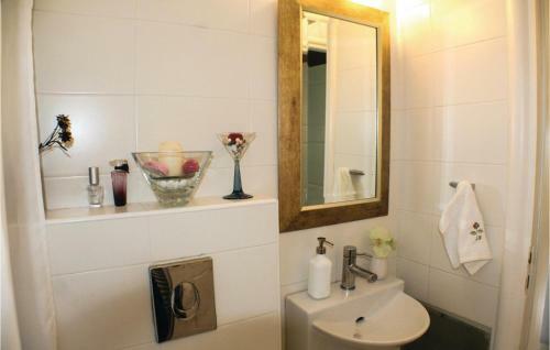 Four-bedroom Holiday Home In Mikra Mantineia