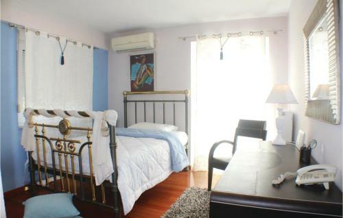 Four-bedroom Holiday Home In Mikra Mantineia