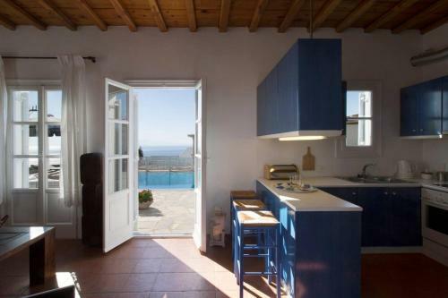 Psarrou Villa For 10 Guests, Stunning Sea Views