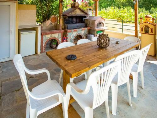 Pleasant Apartment In N. Irakleitsa With Garden