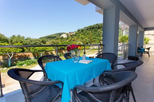 Moonline Maisonettes & Apartments
