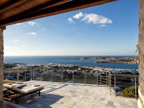 Elegant Villa In Paros With Veranda And Balcony