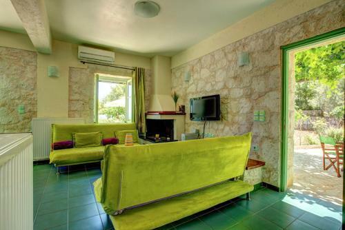 Perachori Villa Sleeps 6 Pool Air Con Wifi