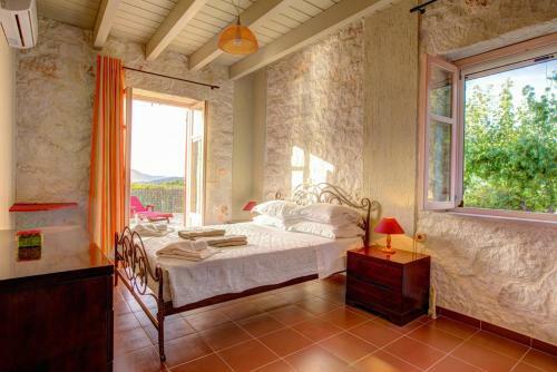 Perachori Villa Sleeps 4 Pool Air Con Wifi