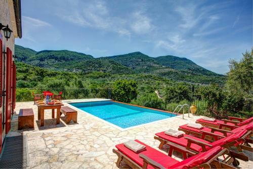 Perachori Villa Sleeps 4 Pool Air Con Wifi