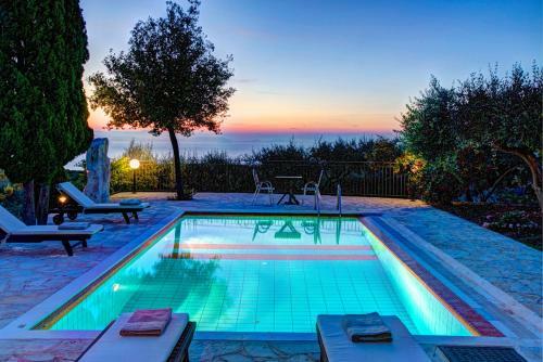 Perachori Villa Sleeps 4 Pool Air Con Wifi T604840