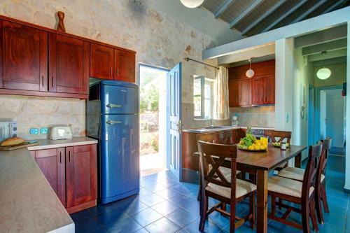 Perachori Villa Sleeps 4 Pool Air Con Wifi T604840