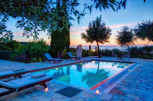 Perachori Villa Sleeps 4 Pool Air Con Wifi T604840