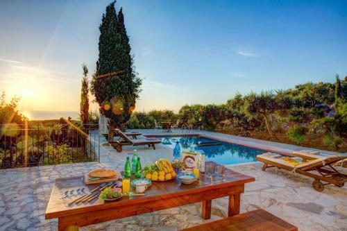 Perachori Villa Sleeps 4 Pool Air Con Wifi T604840