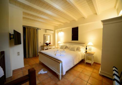 Hostal Focalion Castle Luxury Suites