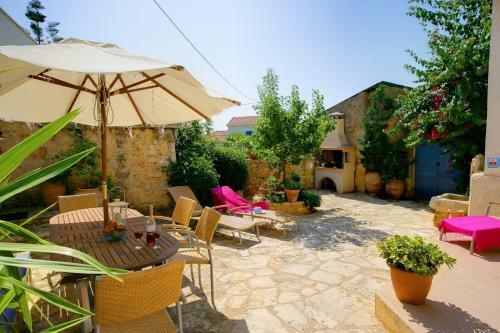 Plaka Villa Sleeps 6 Pool Air Con Wifi