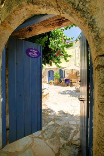 Plaka Villa Sleeps 6 Pool Air Con Wifi