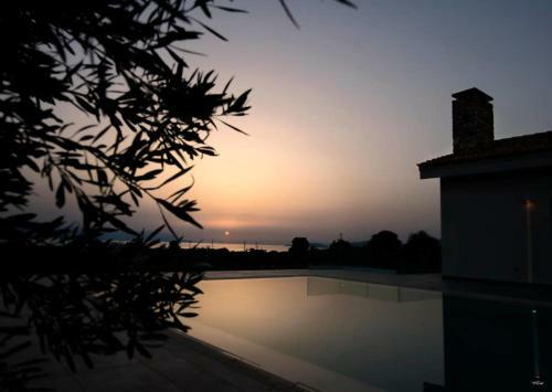 Loutraki � Tramonto Di Olive - Gorgeous Pool Villa