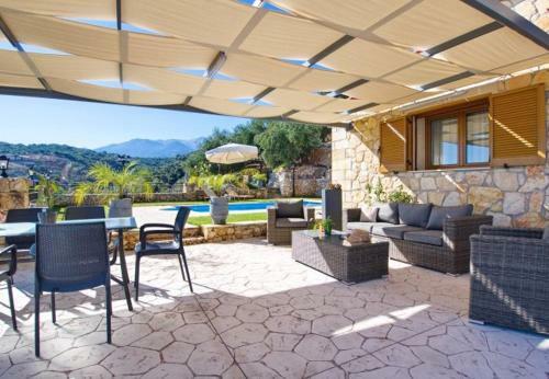 Samonas Villa Sleeps 4 With Pool And Air Con