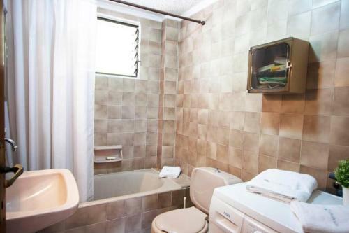 Negley Sea Side Villa, Elani