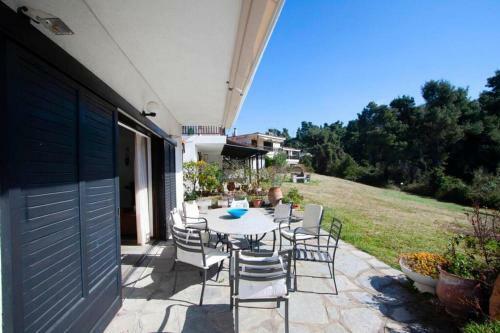 Negley Sea Side Villa, Elani