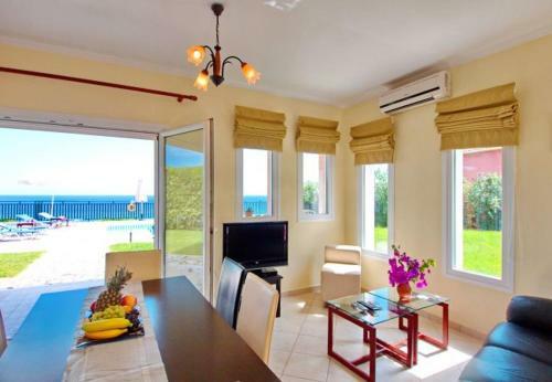 Villa In Skala Sleeps 7 With Pool And Air Con