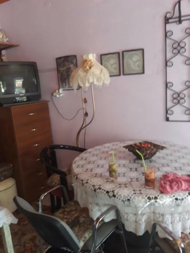 2 Bed Stone Cottage 10m Drive To Beautiful Beaches