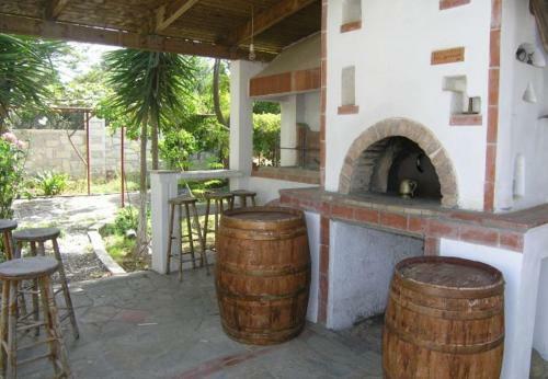 Varypetro Villa Sleeps 2 With Pool And Air Con