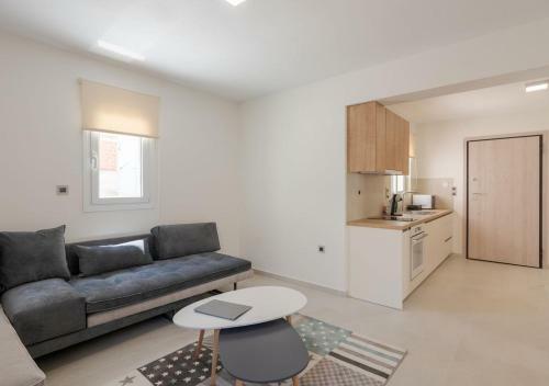 Hostal Costa Vasia Suites And Apartments