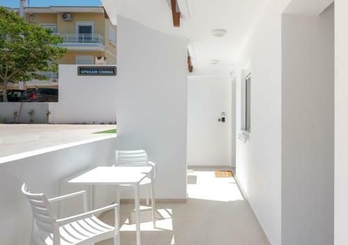 Hostal Costa Vasia Suites And Apartments