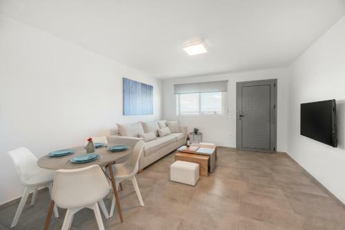 Hostal Costa Vasia Suites And Apartments