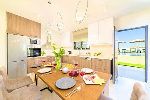 Villa Solaris Heated Pool & Jacuzzi